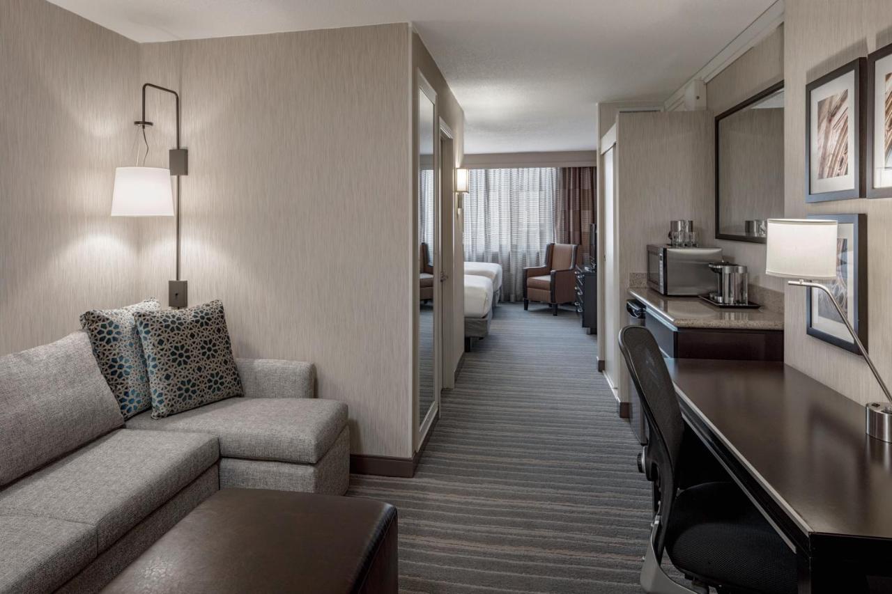 Doubletree Suites By Hilton Minneapolis Downtown Bagian luar foto