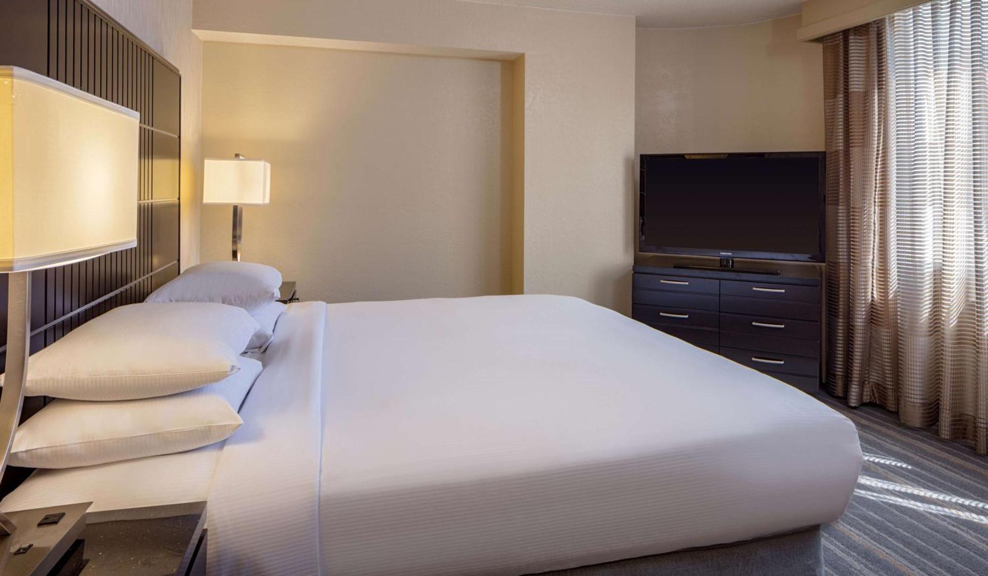 Doubletree Suites By Hilton Minneapolis Downtown Bagian luar foto