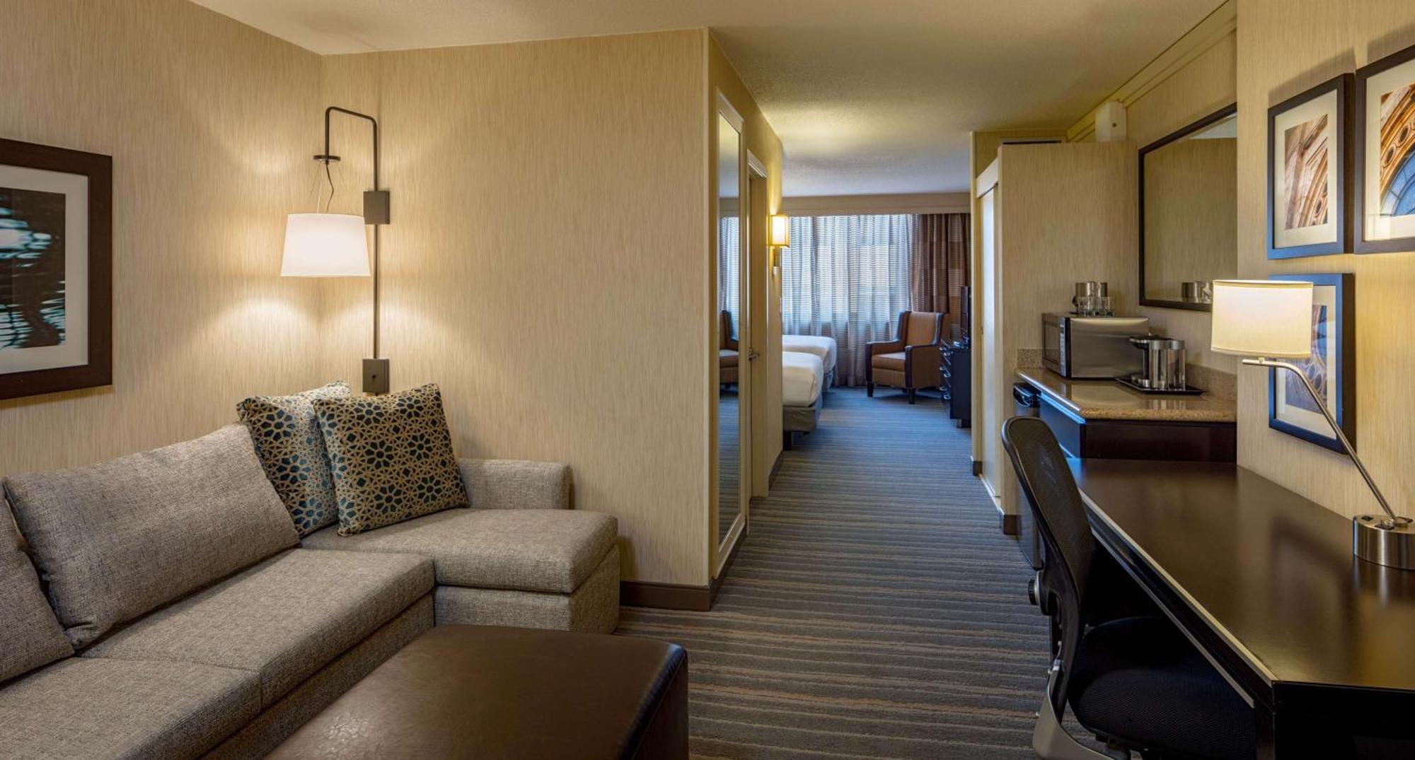 Doubletree Suites By Hilton Minneapolis Downtown Bagian luar foto