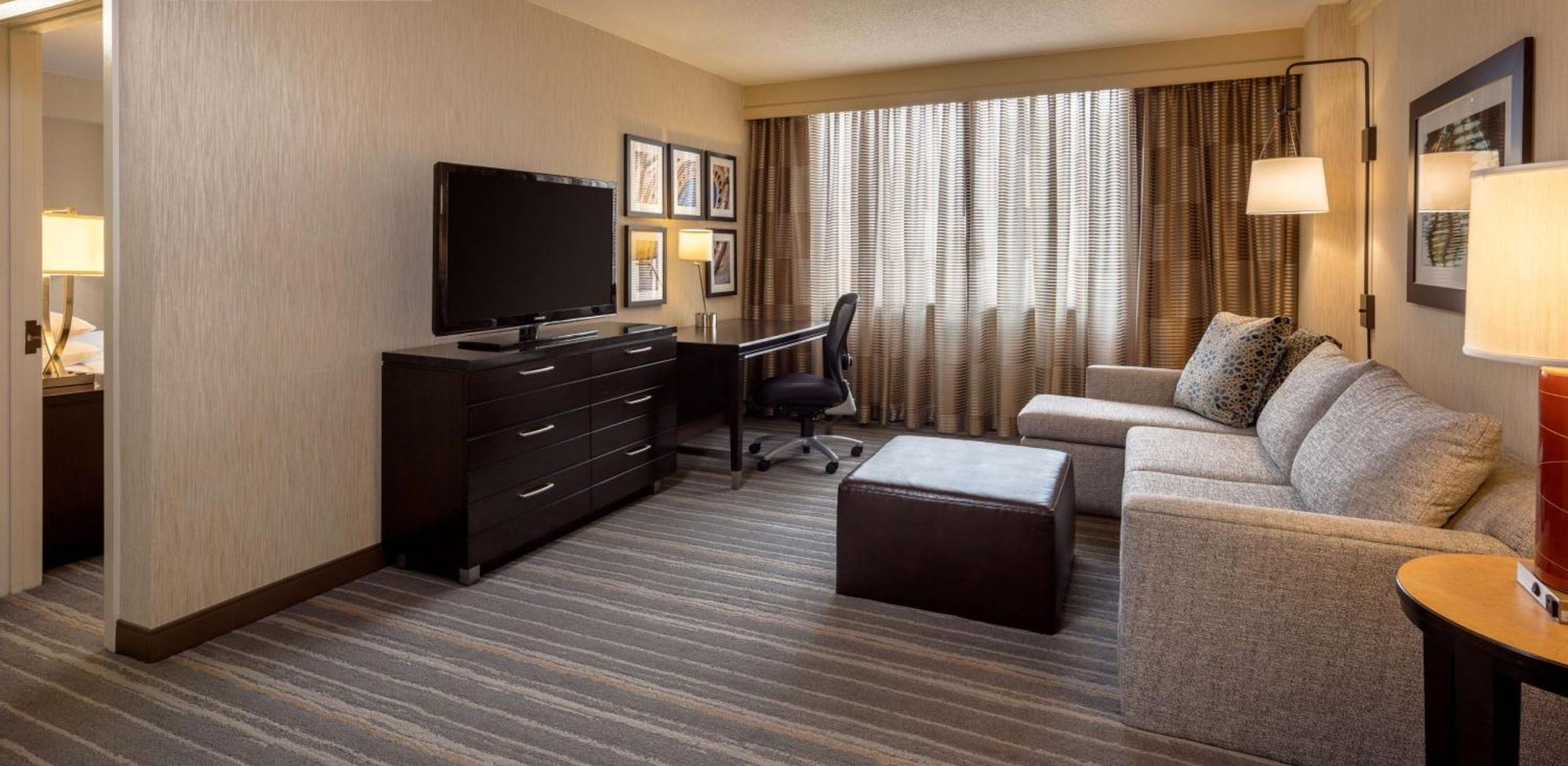 Doubletree Suites By Hilton Minneapolis Downtown Bagian luar foto