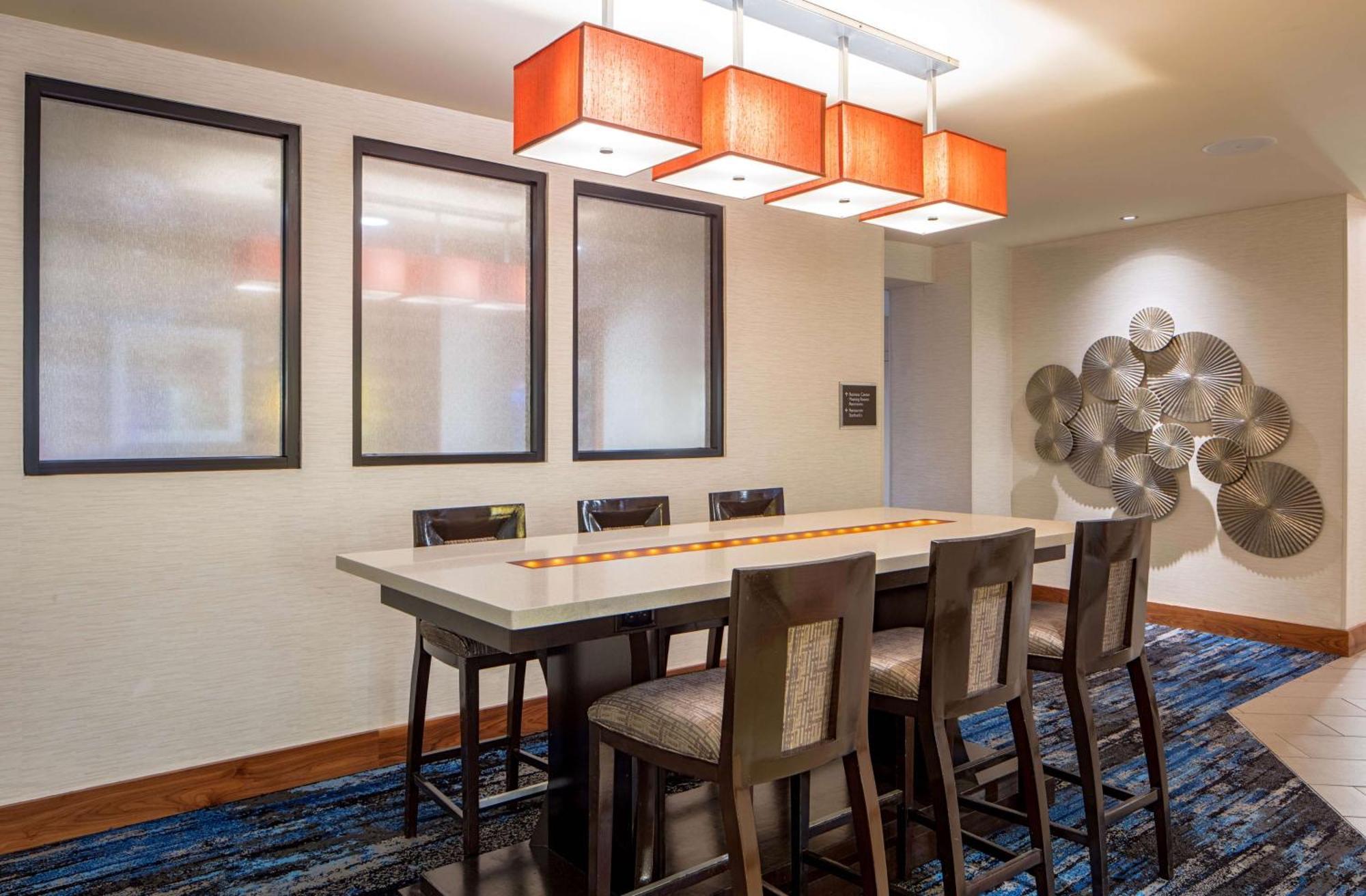 Doubletree Suites By Hilton Minneapolis Downtown Bagian luar foto