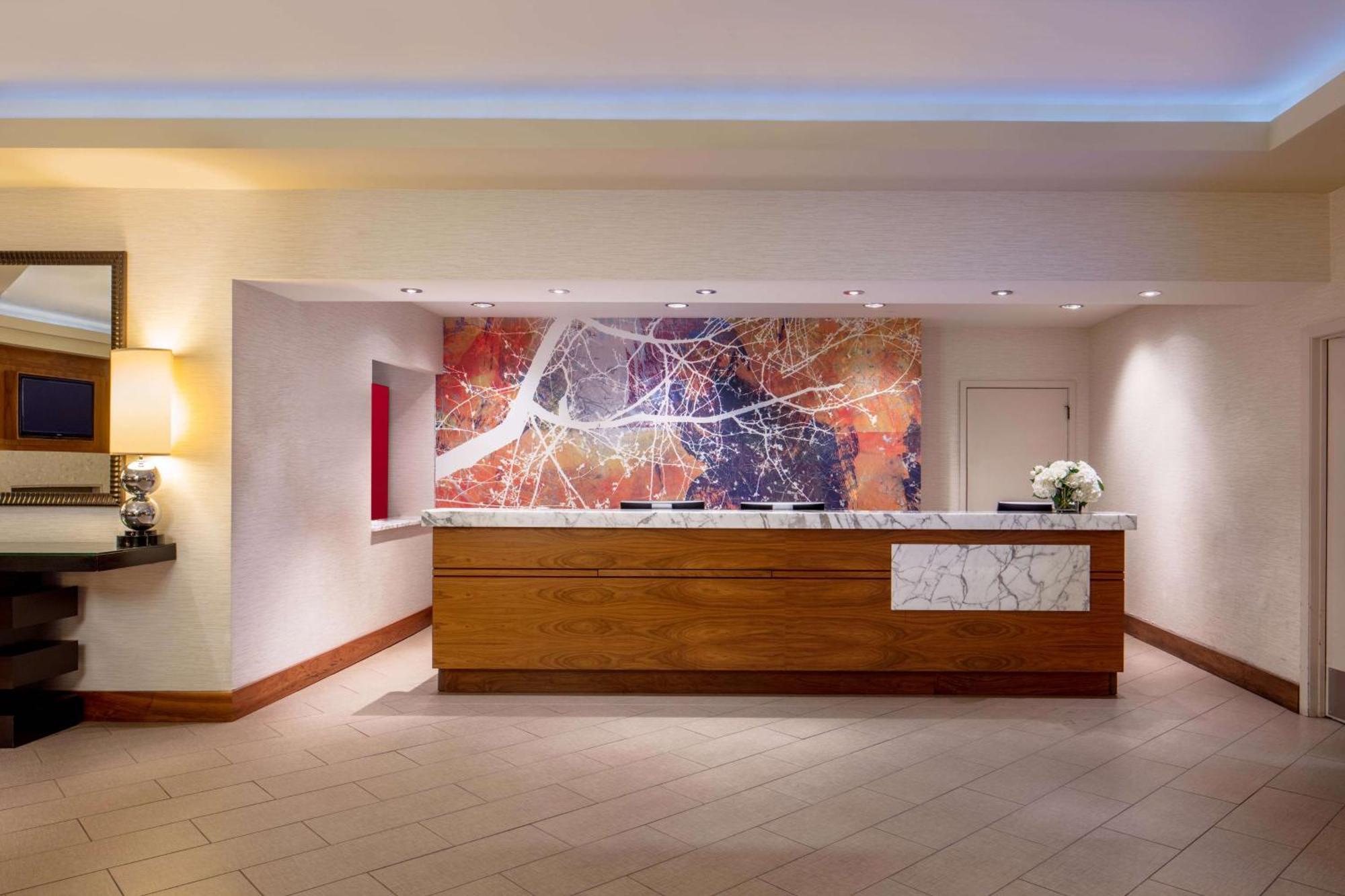 Doubletree Suites By Hilton Minneapolis Downtown Bagian luar foto