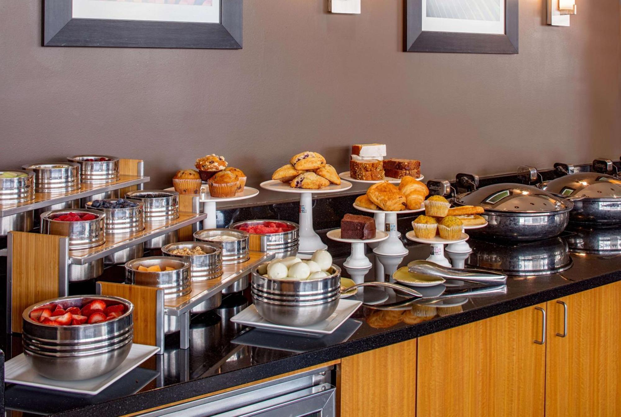 Doubletree Suites By Hilton Minneapolis Downtown Bagian luar foto