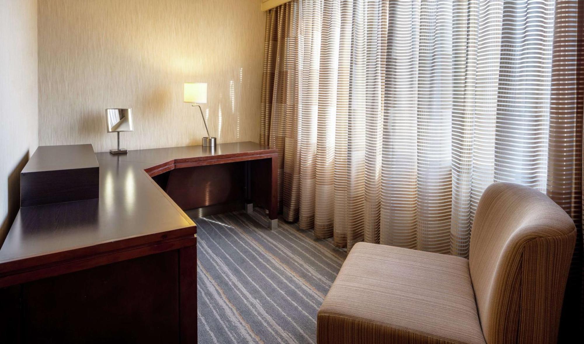 Doubletree Suites By Hilton Minneapolis Downtown Bagian luar foto