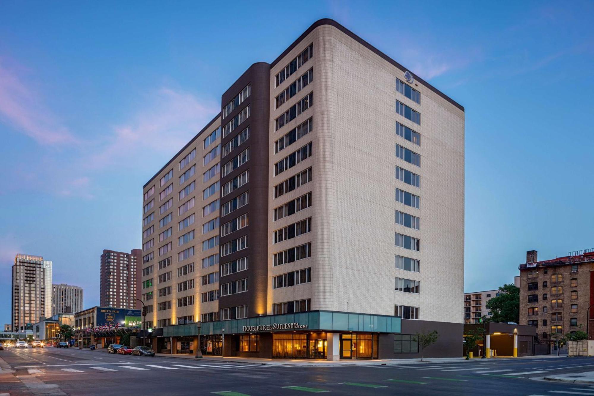 Doubletree Suites By Hilton Minneapolis Downtown Bagian luar foto