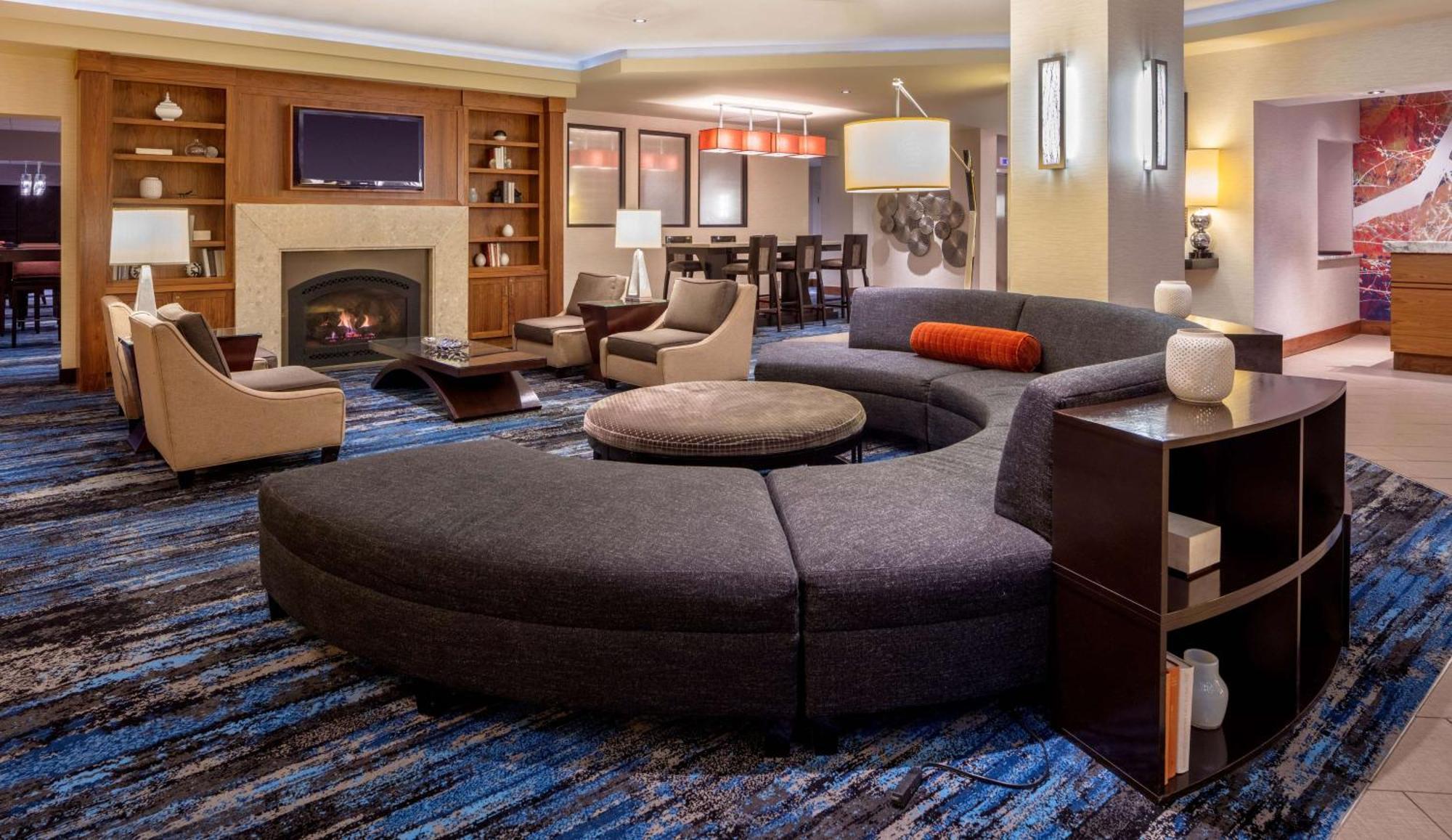 Doubletree Suites By Hilton Minneapolis Downtown Bagian luar foto