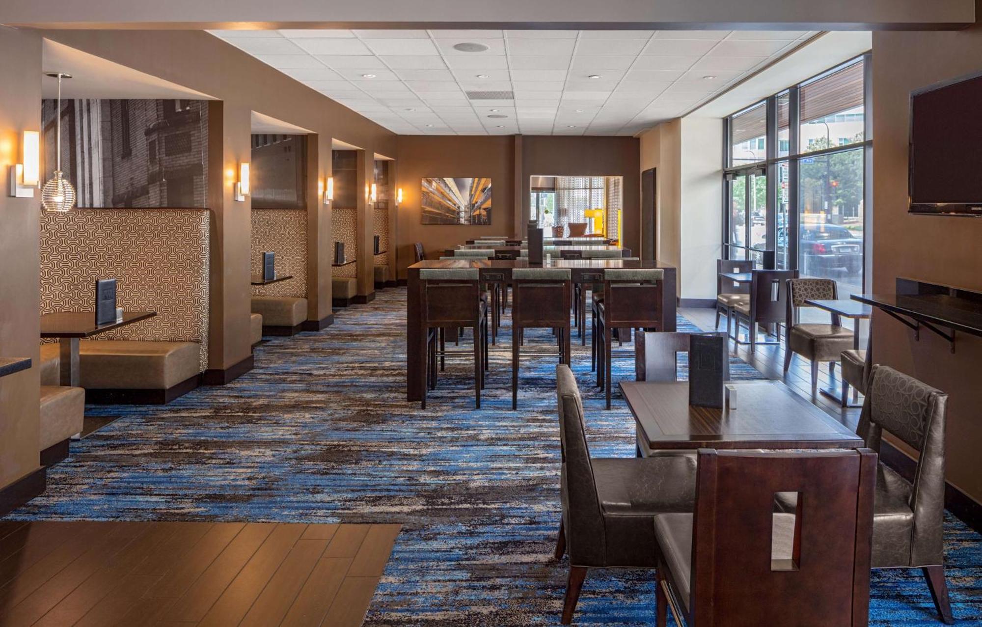 Doubletree Suites By Hilton Minneapolis Downtown Bagian luar foto