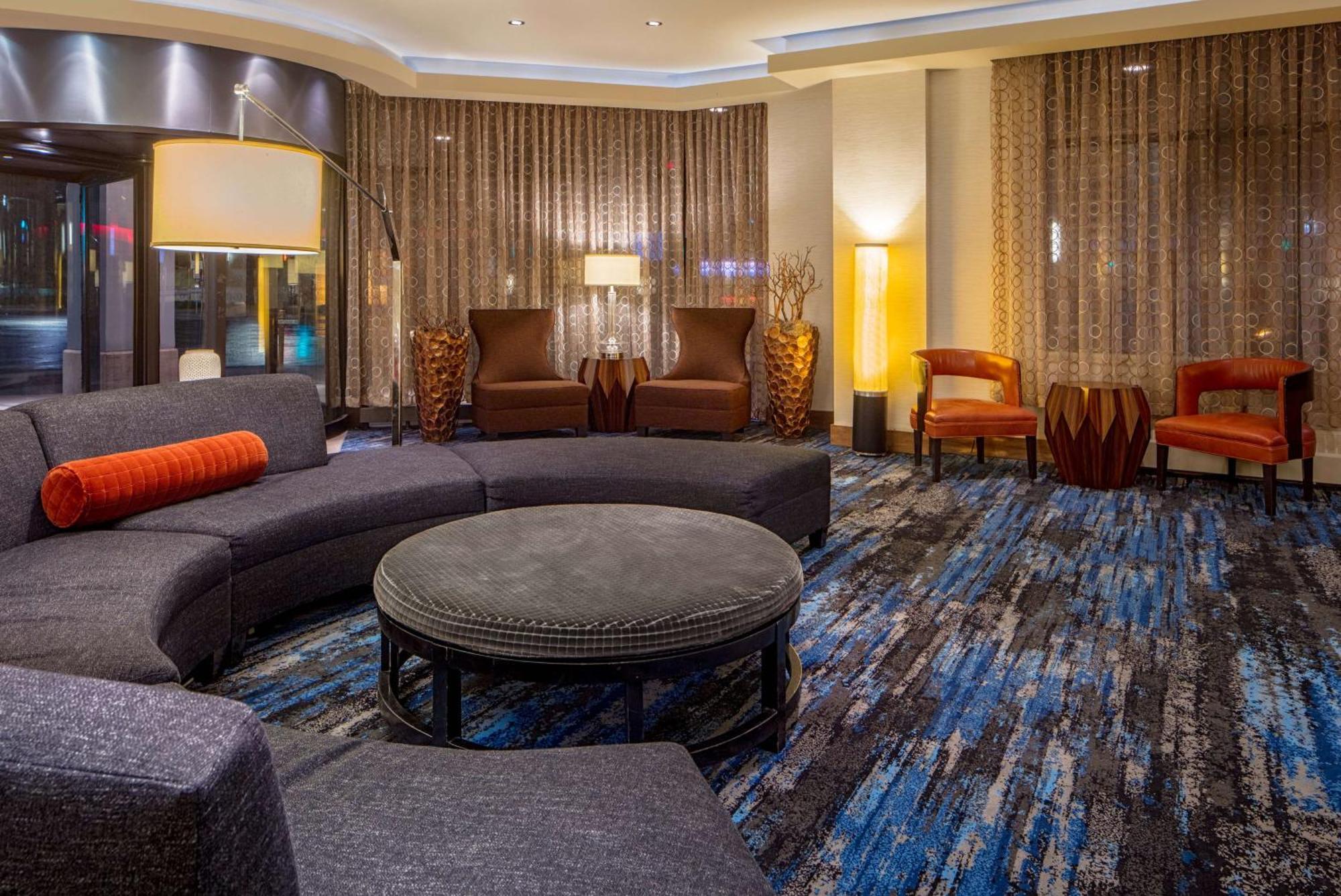 Doubletree Suites By Hilton Minneapolis Downtown Bagian luar foto