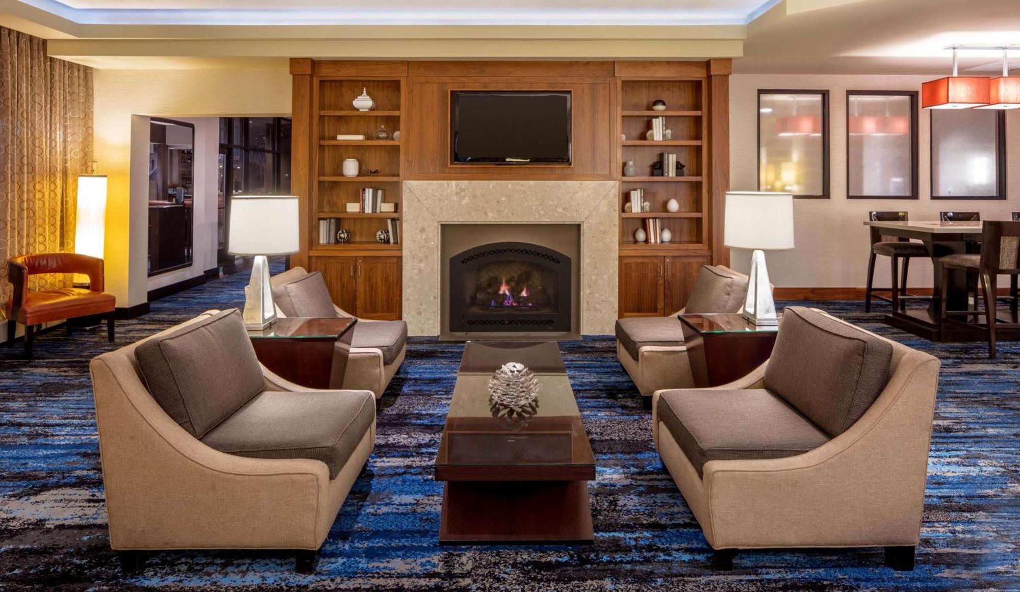 Doubletree Suites By Hilton Minneapolis Downtown Bagian luar foto
