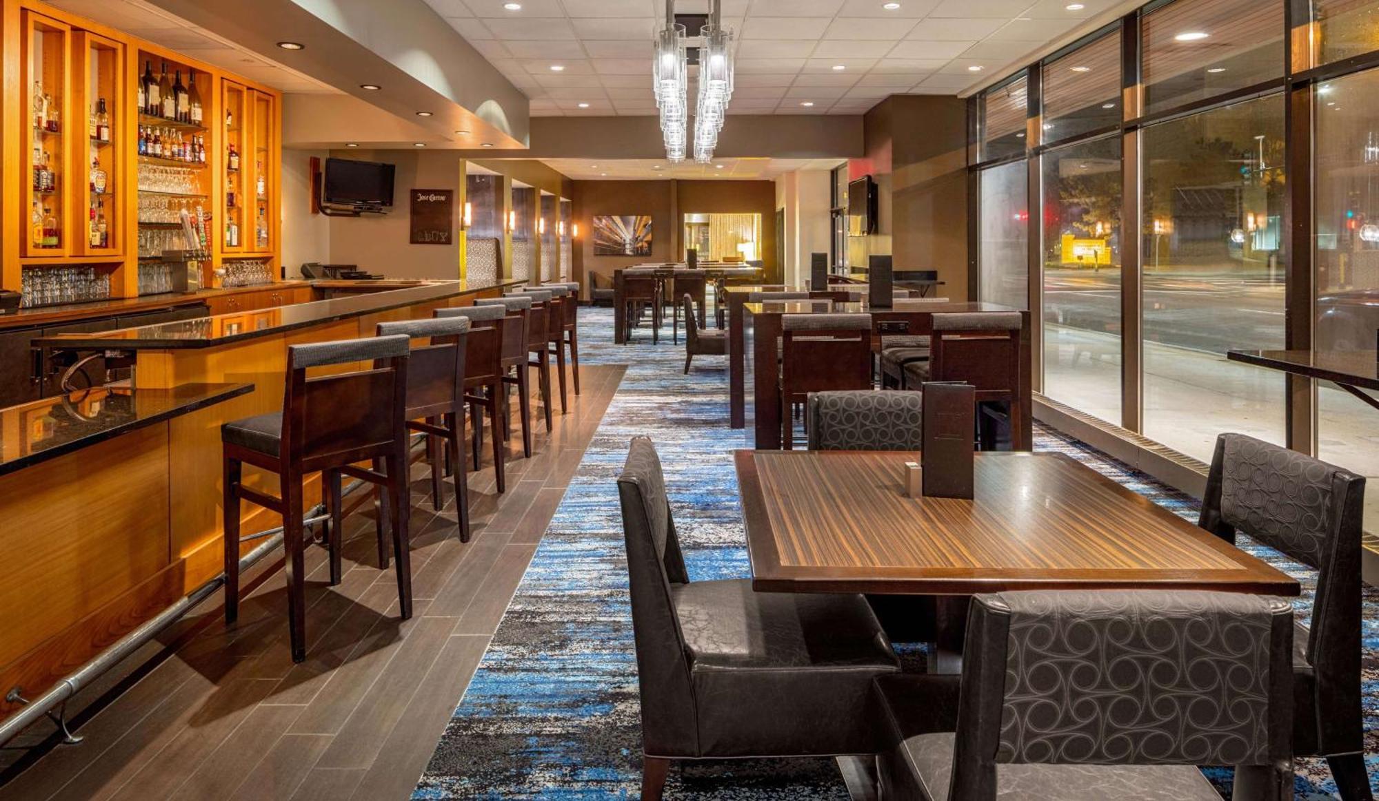 Doubletree Suites By Hilton Minneapolis Downtown Bagian luar foto
