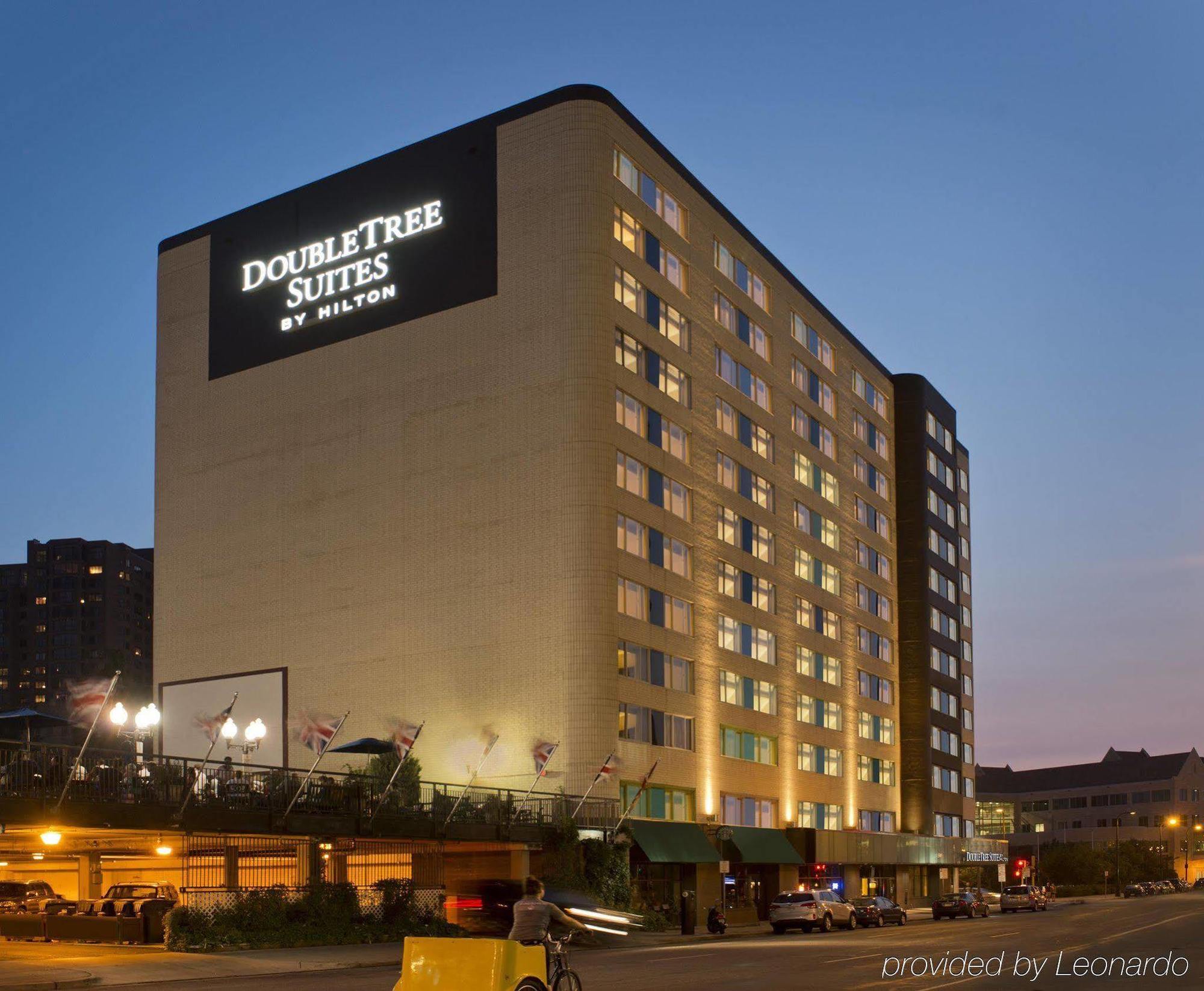 Doubletree Suites By Hilton Minneapolis Downtown Bagian luar foto