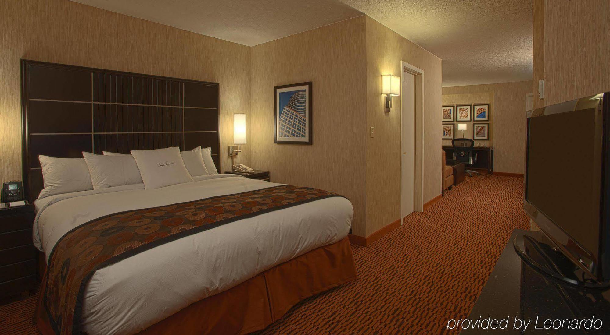 Doubletree Suites By Hilton Minneapolis Downtown Bagian luar foto