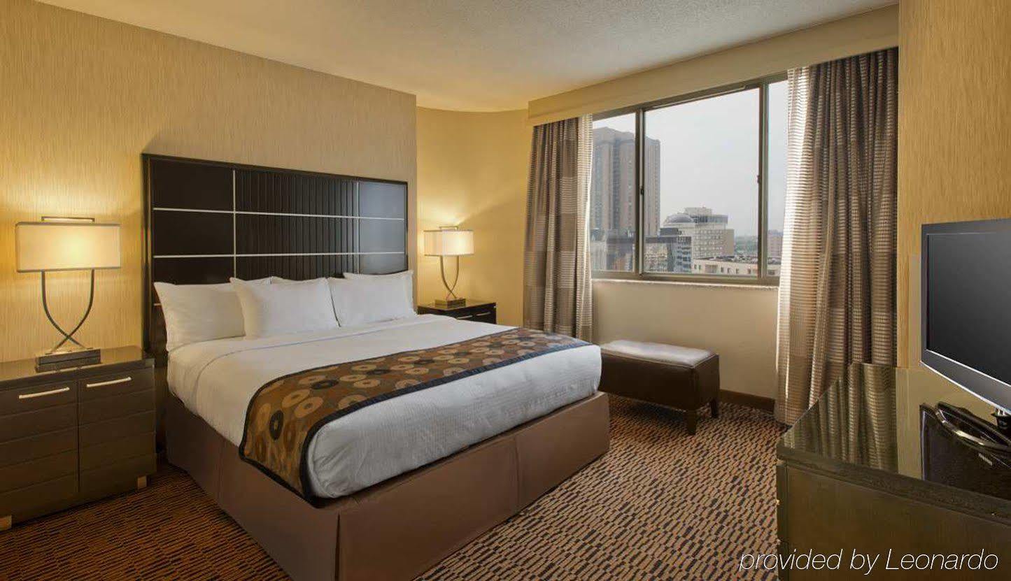 Doubletree Suites By Hilton Minneapolis Downtown Bagian luar foto