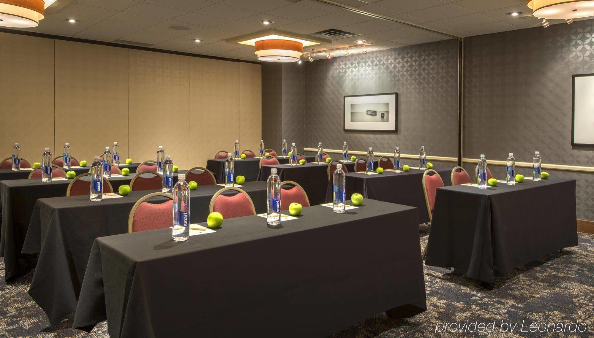 Doubletree Suites By Hilton Minneapolis Downtown Bagian luar foto