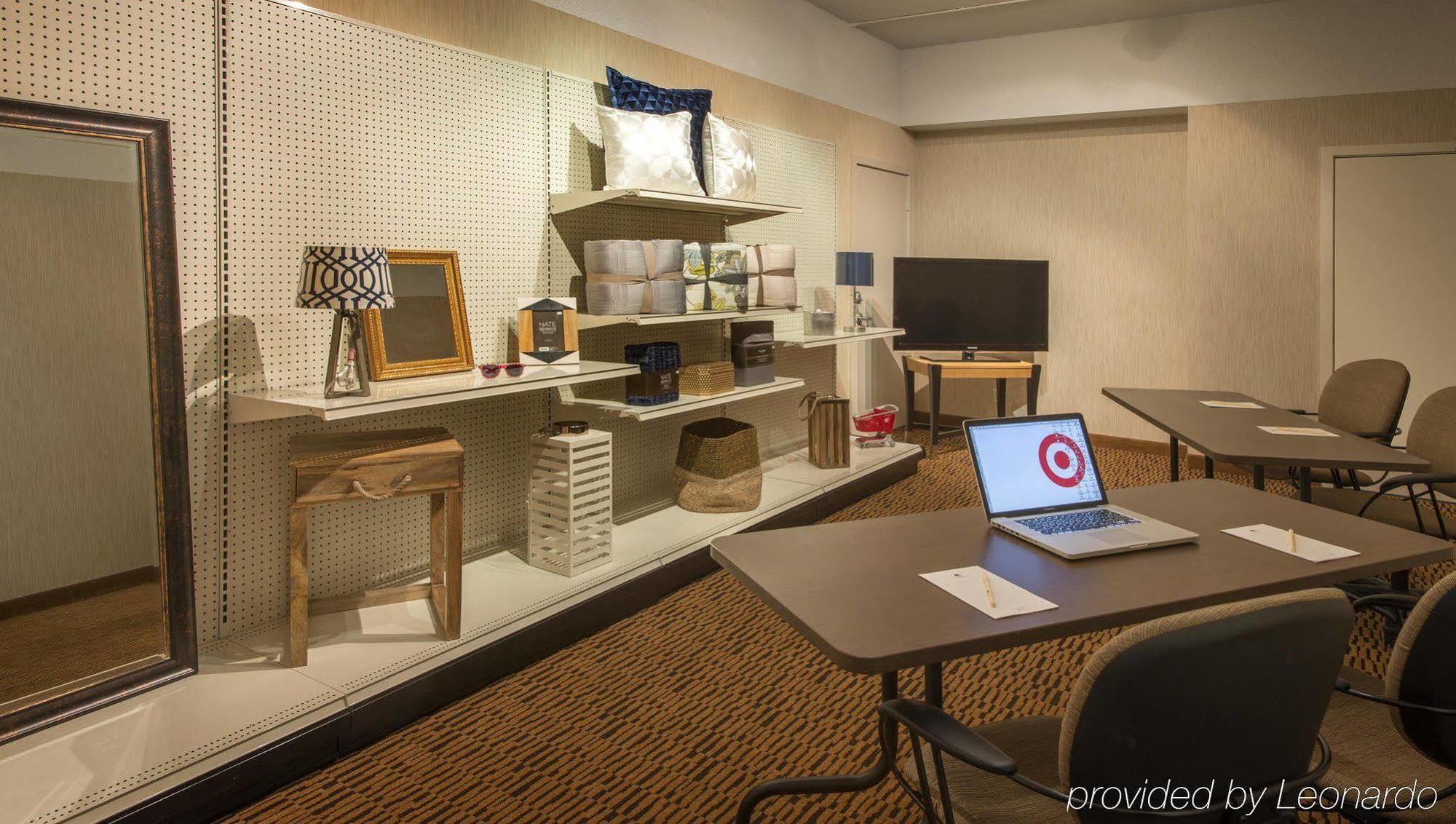 Doubletree Suites By Hilton Minneapolis Downtown Bagian luar foto
