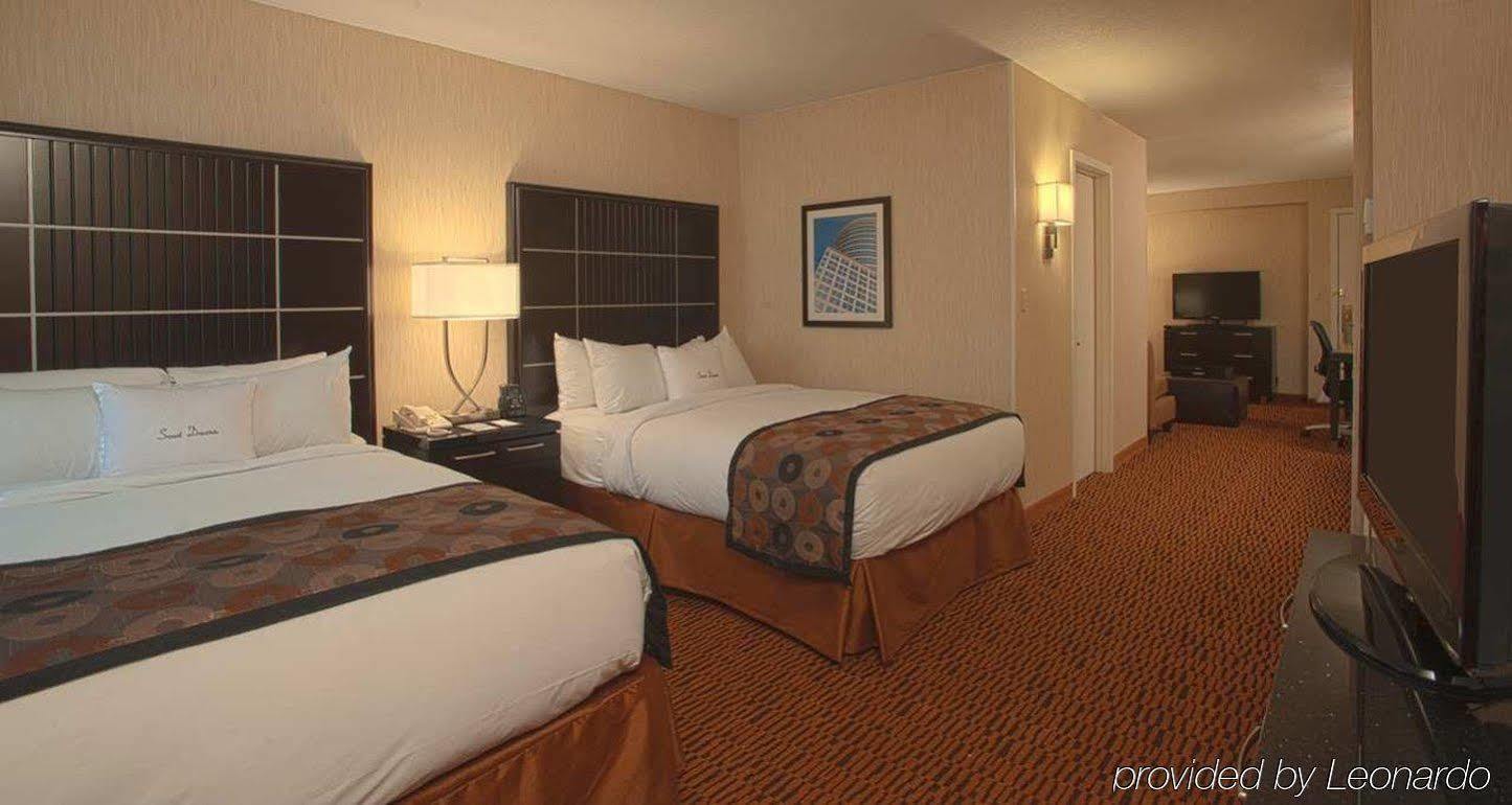 Doubletree Suites By Hilton Minneapolis Downtown Bagian luar foto